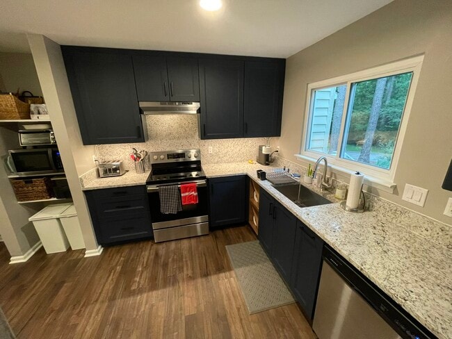 Building Photo - 5783 Forest Lawn Ct