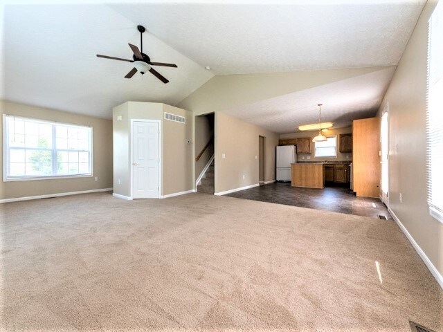 Building Photo - 5 S Ridge Dr