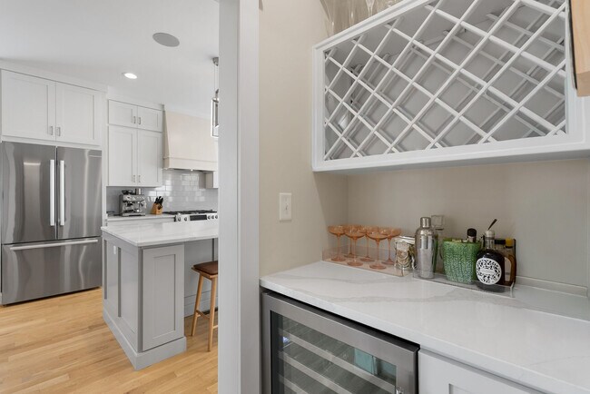 Building Photo - Bradshaw Commons