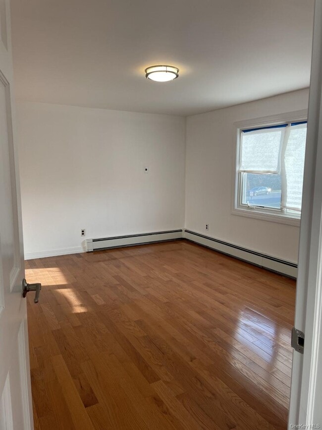 Building Photo - 1016 Oaks Dr