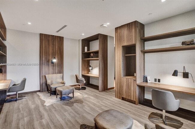 Building Photo - 1000 E Island Blvd