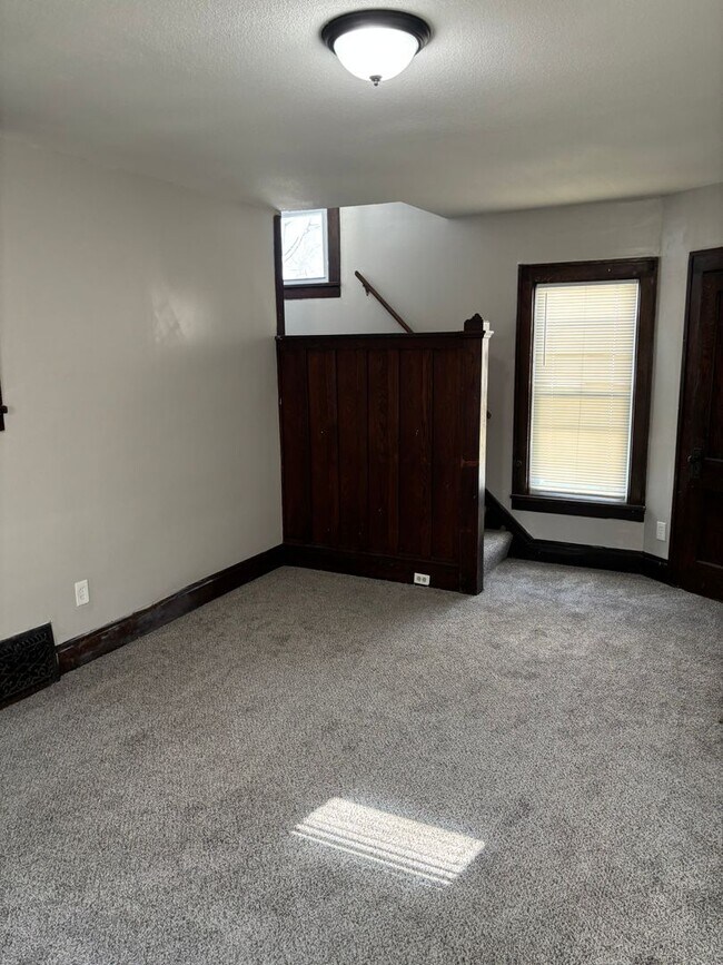 Building Photo - 3bd Single Akron Cash Pay/Section 8