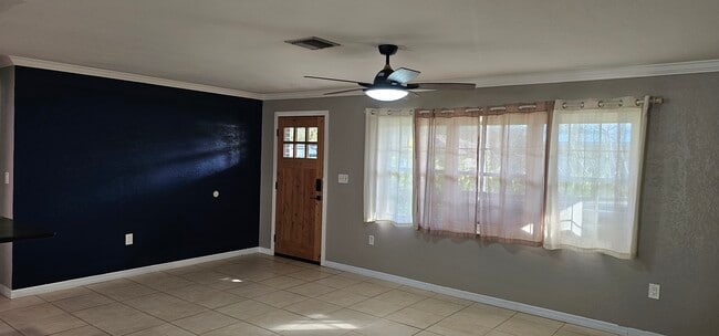 Building Photo - 370 Hunt Dr