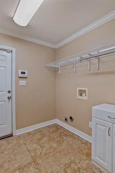 Building Photo - 133 Lone Oak Dr