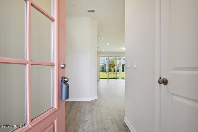 Building Photo - 95 Pinebury Ln