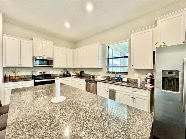 Building Photo - 2854 Hilliard Dr