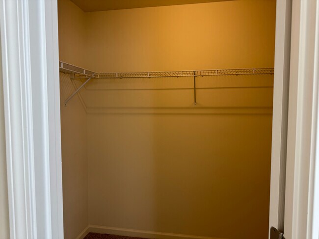 Building Photo - Room in Townhome on Averette Hill Dr