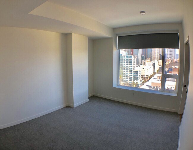 Building Photo - Very Unique Spacious Two Bedroom - Two bat...