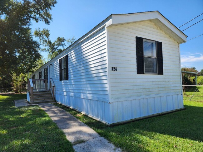 Building Photo - Available Now! 124 Littleton-Midway Park. $300 Off 1st Month's Rent!