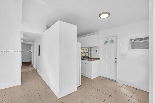 Building Photo - 137 NW 29th Ave