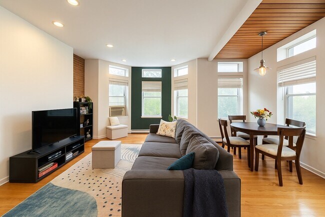 Building Photo - 390 Riverway
