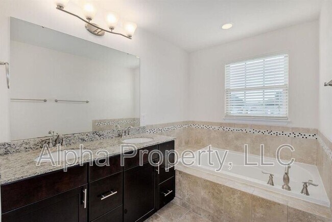 Building Photo - 28 Irvington Dr