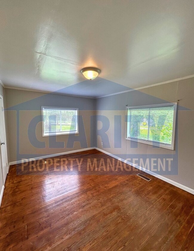 Building Photo - Charming 2-Bedroom Home with Spacious Yard...