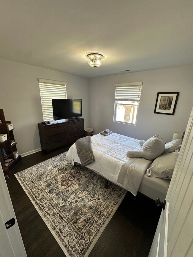 Building Photo - 2828 Emery Dr