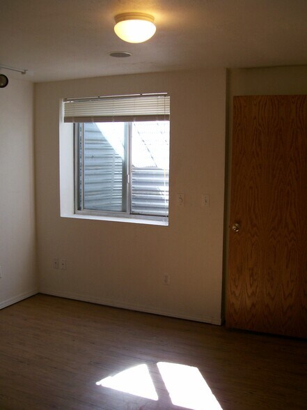 Building Photo - 2900 Ross Dr