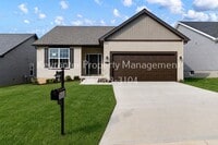 Building Photo - 825 Cedarwood Dr