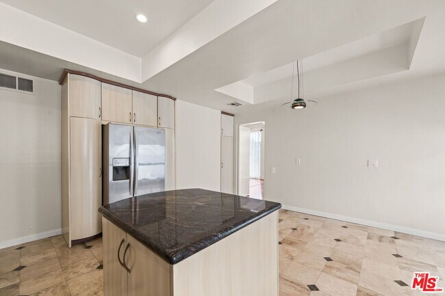 Building Photo - 1210 Kings Rd