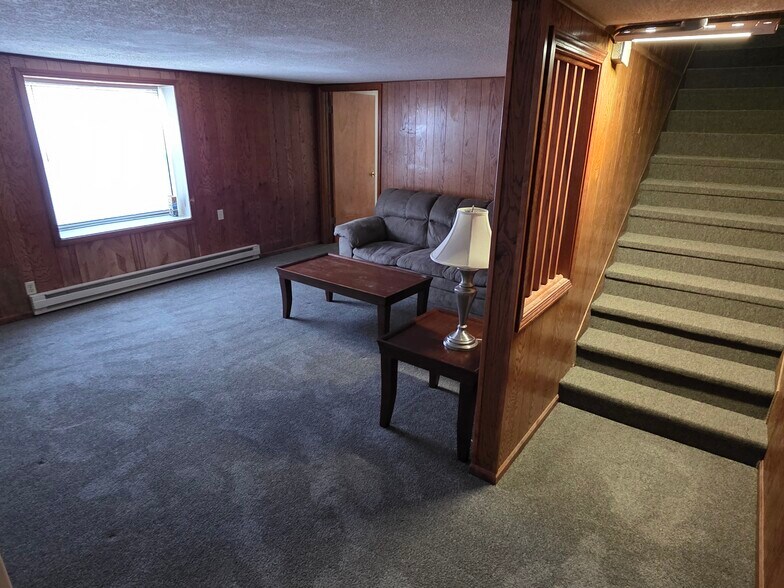 Building Photo - 105 S Elson St