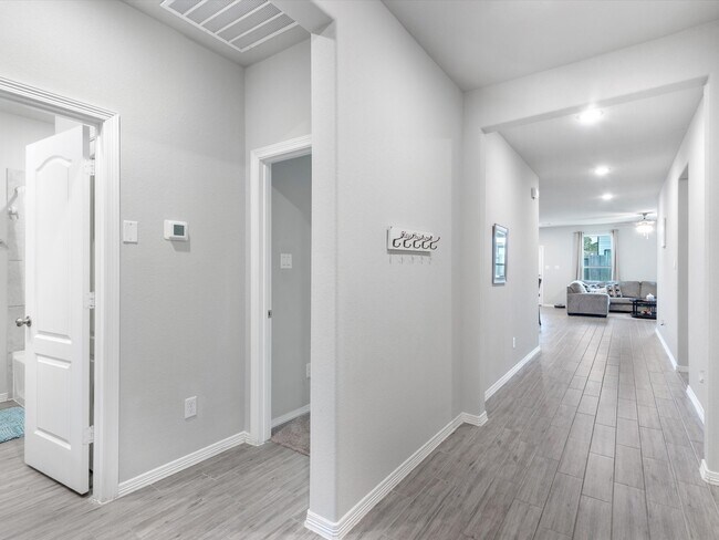 Building Photo - 10811 Violet Bloom Dr