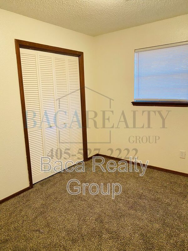 Building Photo - 305 S Fifth Street