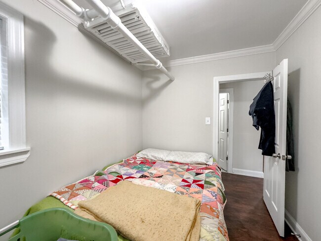 Building Photo - 2131 W Giddings St