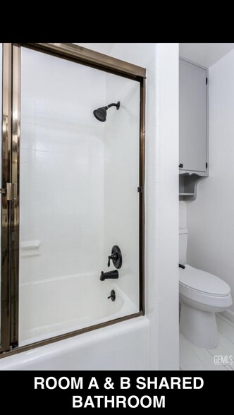 Building Photo - 2401 Rio Vista Dr