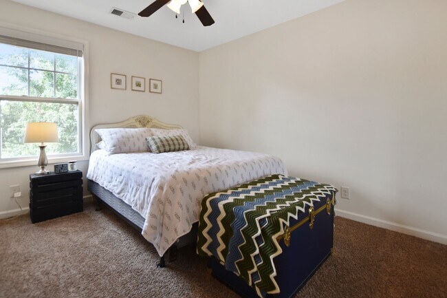 Building Photo - Pet Friendly Three Bedroom!
