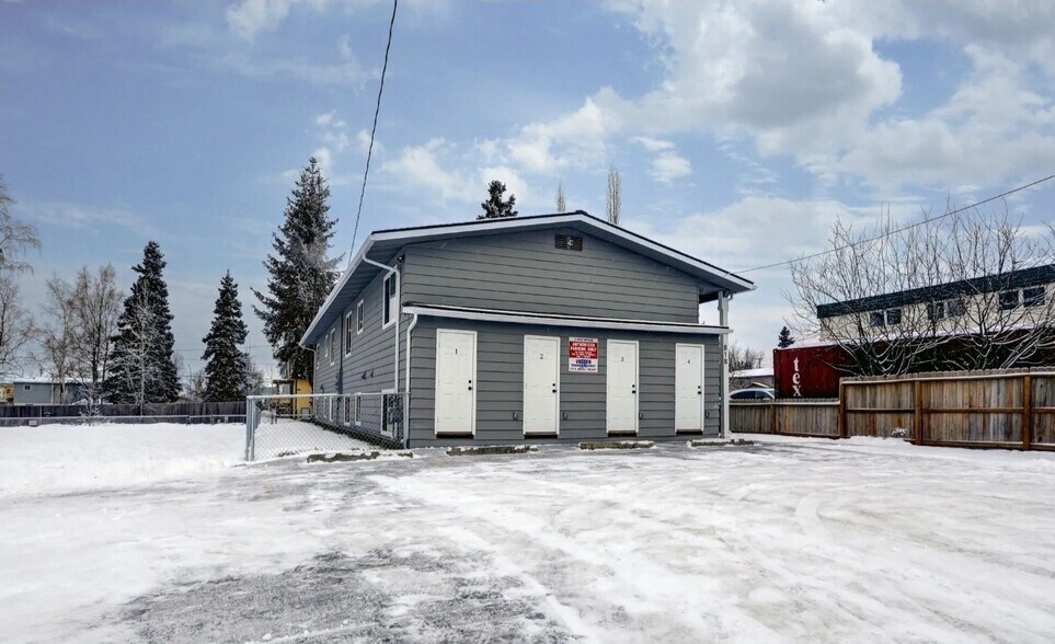 Building Photo - 818 E 10th Ave