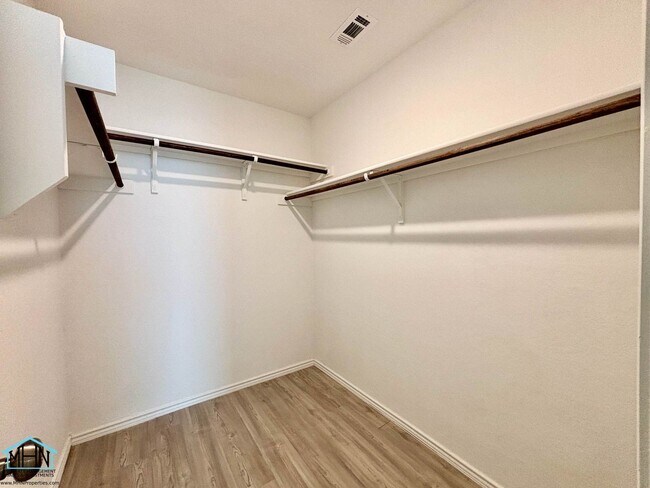 Building Photo - Charming 3-Bedroom 2-Bath Retreat with Mod...