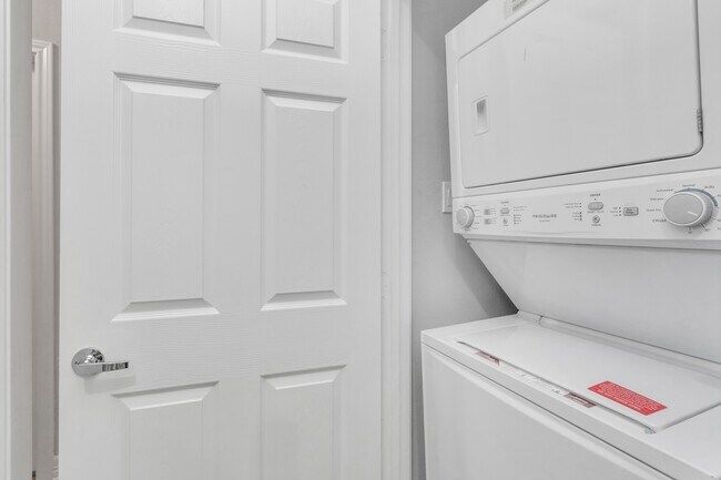 Building Photo - 7823 Gladstone St