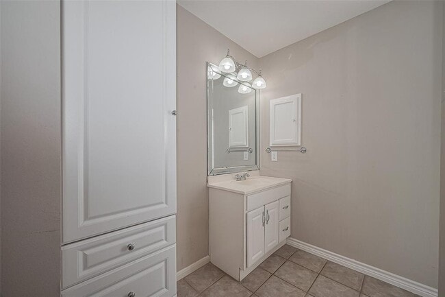 Building Photo - 6303 Palm Ct