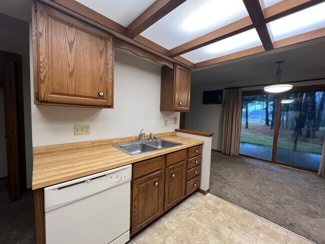 Building Photo - 632-638 S 44th Avenue