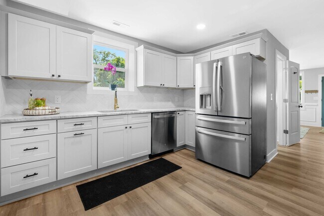 Building Photo - Newly renovated 4 bed 2.5 bath, located in heart of downtown Wilmington