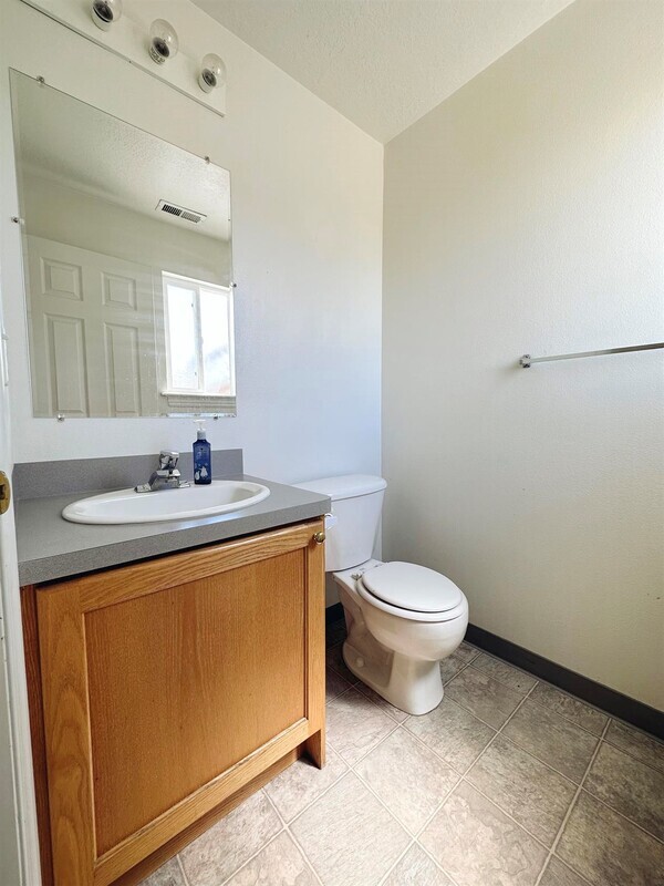 Building Photo - 781 W 350 N