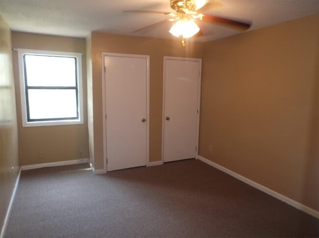 Building Photo - 5 Crestwood Cir