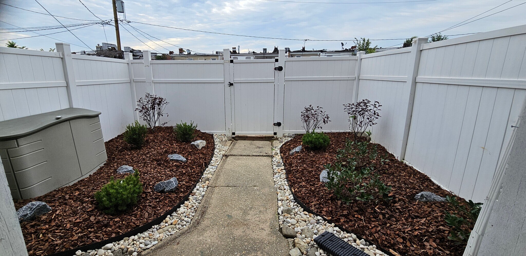 Building Photo - 4633 Kernwood Ave