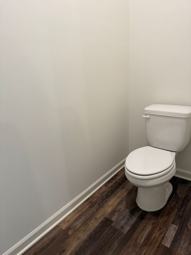 Building Photo - Springville Schools One Level 4 Bedroom / 3 Bathroom/ 3 Car Garage