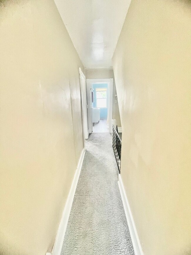 Building Photo - 4 bedroom. 1.5 Bath- Turtle Creek Pa