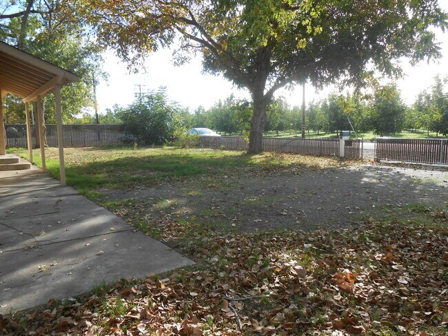 Building Photo - Cute 2 Bedroom, 1 Bathroom Home in the orchards!