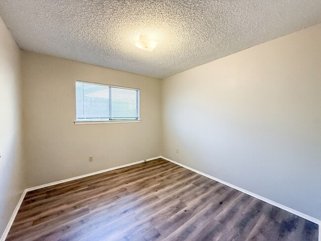 Building Photo - 607 Frostwood Dr