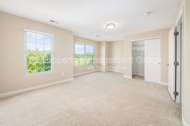 Building Photo - 5964 Woodshire Dr