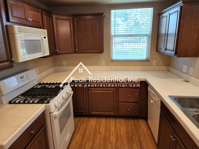 Building Photo - Beautiful Newer 1bd/1ba North Natomas Cond...