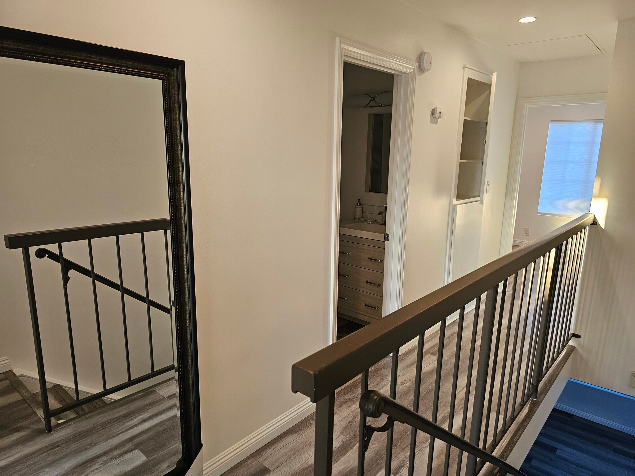 Building Photo - 6501 Vanalden Ave