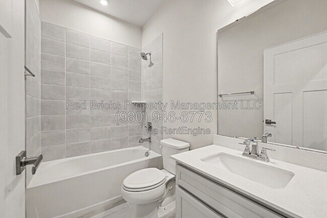 Building Photo - 9342 Mallard Mls Dr
