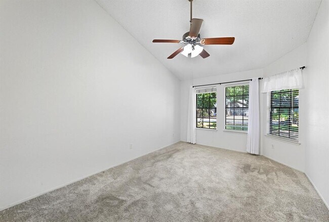 Building Photo - 8909 Romayne Ln