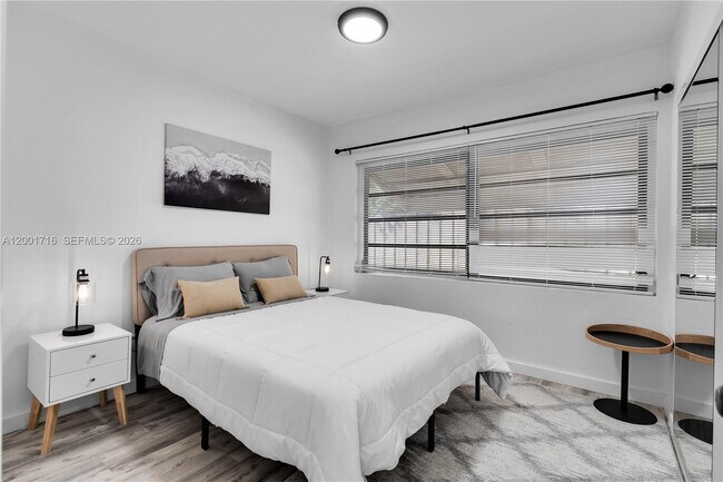 Building Photo - 1510 Normandy Dr