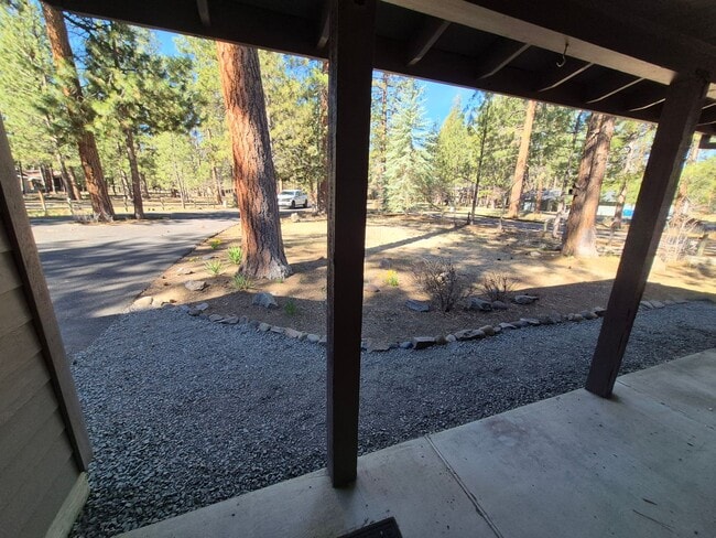 Building Photo - 3BR/2BA Retreat in Tollgate development - Sisters