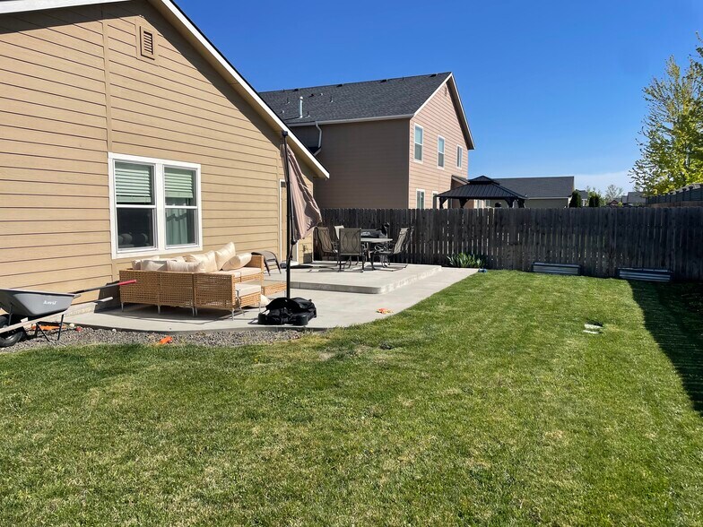 Building Photo - 4614 Braeburn Ave
