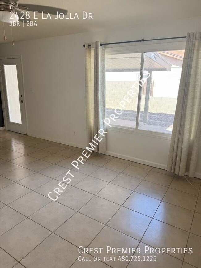 Building Photo - 2428 E La Jolla Dr