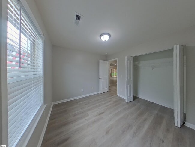 Building Photo - 205 Terilyn Ct